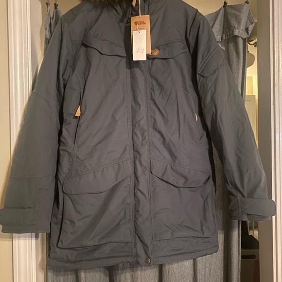 Fjallraven Nuuk Jacket NWT Size L - Picture 1 of 4
